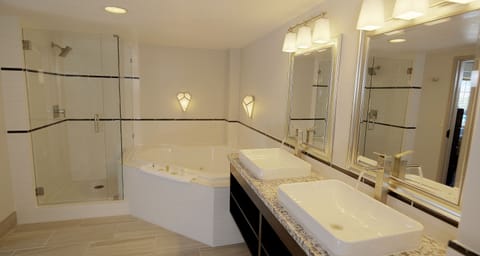 Suite, 1 King Bed, Non Smoking, Balcony | Bathroom | Combined shower/tub, free toiletries, hair dryer, towels