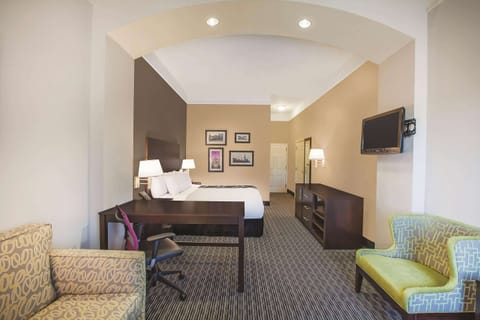 Executive Room, 1 King Bed | Premium bedding, desk, laptop workspace, blackout drapes