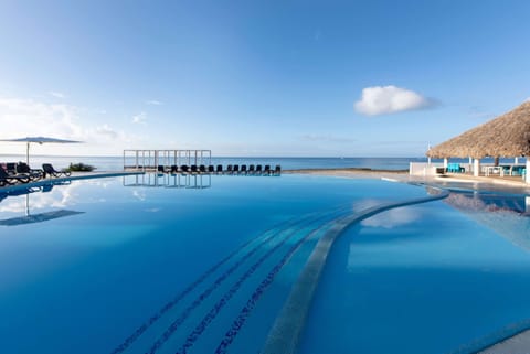 5 outdoor pools, pool umbrellas, sun loungers