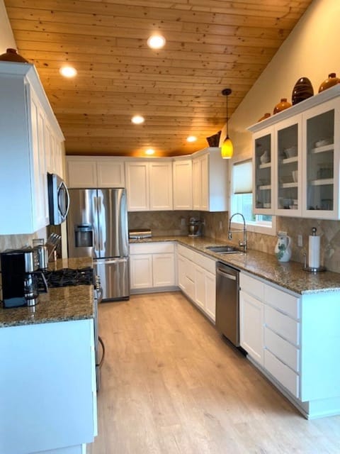 Fully furnished kitchen so many cooking tools.
