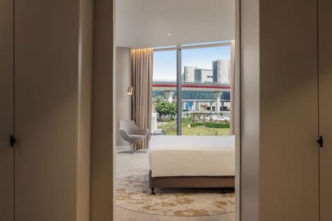 Premium Suite (Lounge Access) | Hypo-allergenic bedding, minibar, in-room safe, desk