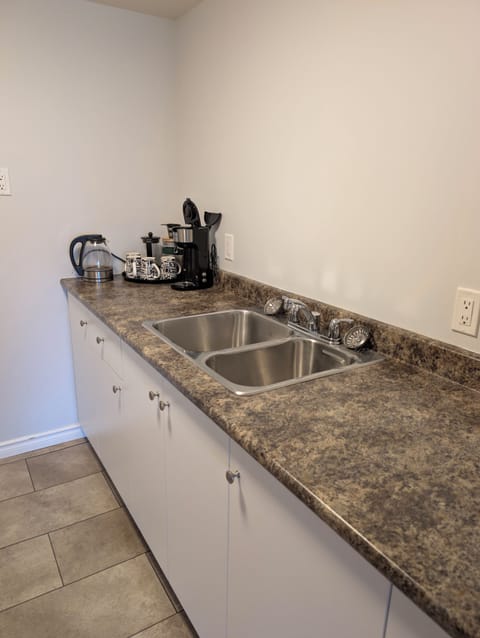 Standard Apartment, 1 Queen Bed with Sofa bed, Kitchenette, Bay View | Private kitchen | Mini-fridge, microwave, stovetop, coffee/tea maker