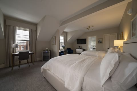 Luxury Single Room, 2 Queen Beds | Premium bedding, memory foam beds, individually furnished, desk