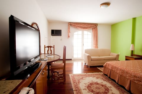 Standard Room | Desk, blackout drapes, free cribs/infant beds, free WiFi