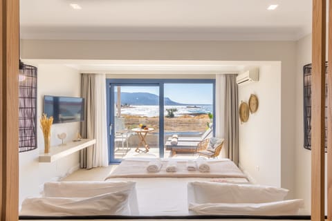 Deluxe Suite, Sea View | Pillowtop beds, in-room safe, individually decorated