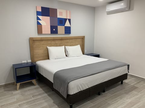 Premium Room, 1 King Bed | Desk, laptop workspace, iron/ironing board, free WiFi