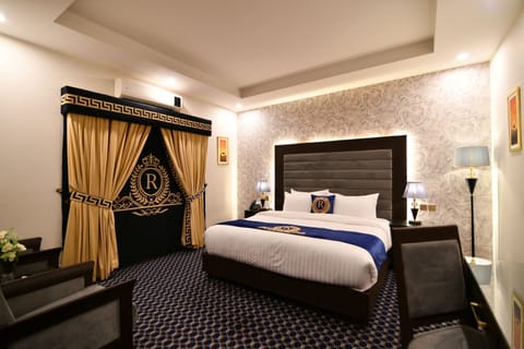 Premium bedding, minibar, desk, laptop workspace