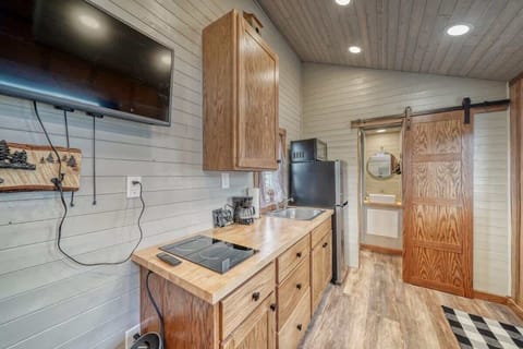 TV, Fridge, Microwave, Coffee Maker, Stovetop

