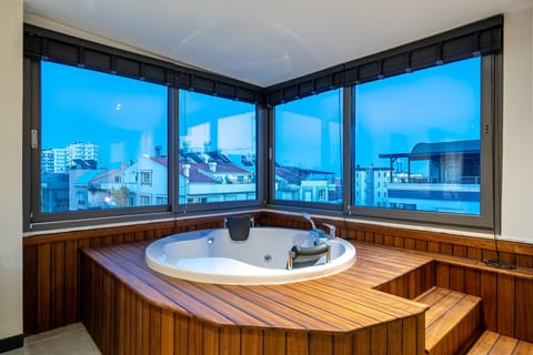 Exclusive Suite Room (with jacuzzi). | Jetted tub