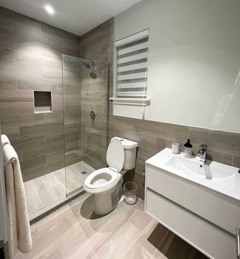 Deluxe Villa, 3 Bedrooms, Pool Access, Courtyard View | Bathroom | Soap, shampoo, toilet paper