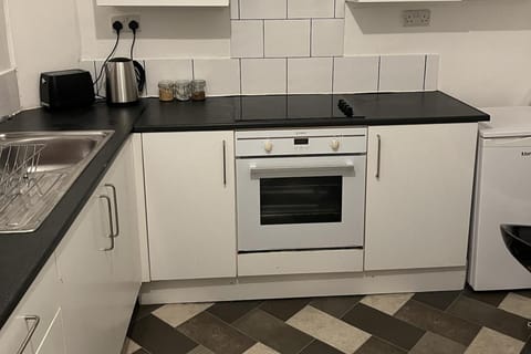 House | Private kitchen | Fridge, microwave, oven, stovetop