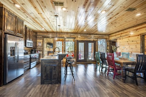 We have indoor dining seating for 11, plus seating for 8 on the back deck.