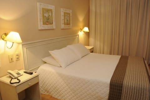 Deluxe Room | Minibar, free WiFi, bed sheets