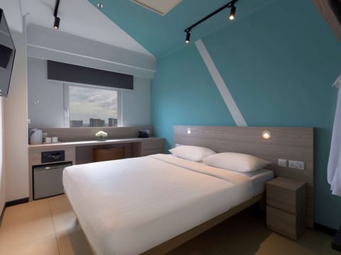 Standard Double Room, 1 Double Bed | In-room safe, desk, laptop workspace, blackout drapes
