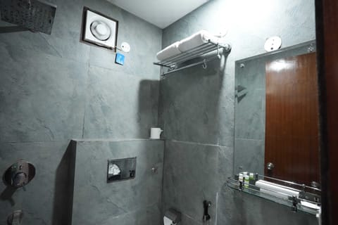 Deluxe Room | Bathroom