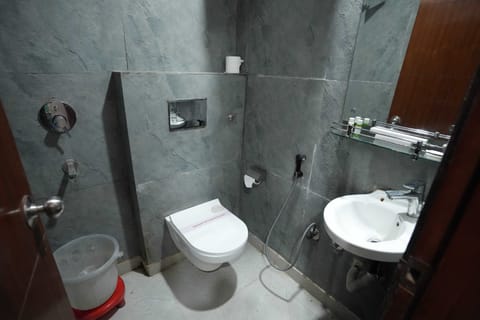 Deluxe Room | Bathroom