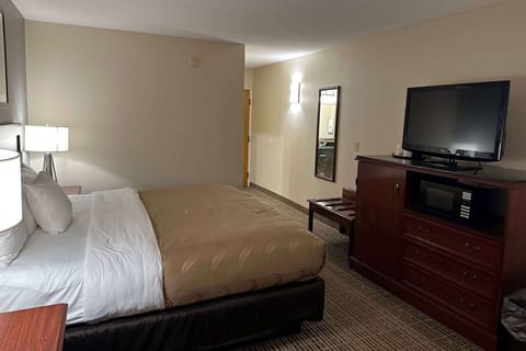 Suite, 1 King Bed, Non Smoking | Desk, blackout drapes, iron/ironing board, free WiFi