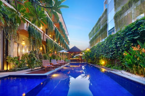 Outdoor pool, pool umbrellas, sun loungers
