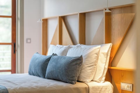 Egyptian cotton sheets, premium bedding, pillowtop beds, in-room safe