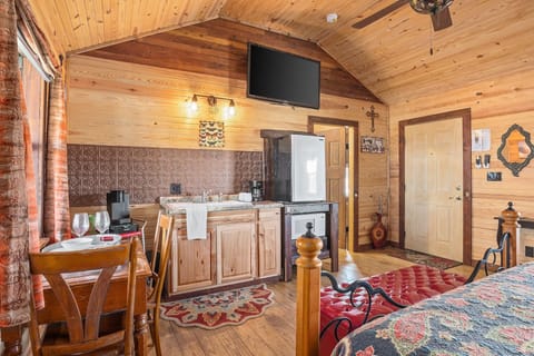 Cabin, 1 Bedroom | Private kitchen | Fridge, coffee/tea maker