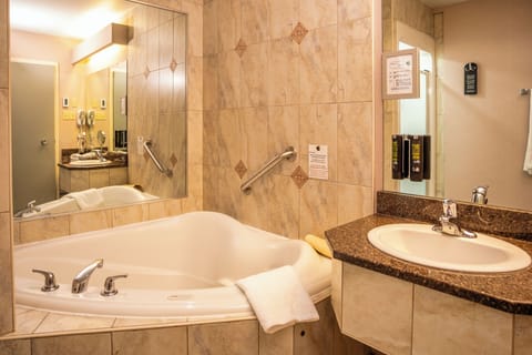 Superior Room, 3rd Floor | Bathroom | Combined shower/tub, eco-friendly toiletries, hair dryer, bathrobes