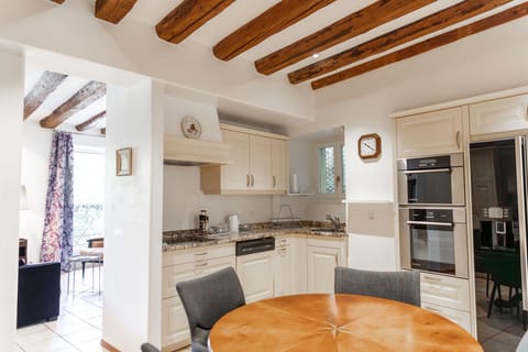 Appartment Suite ,Lake View | Private kitchen