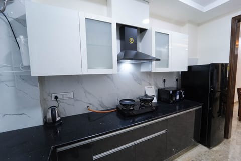 Comfort Apartment | Private kitchen | Fridge, microwave, cookware/dishes/utensils, freezer