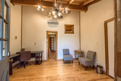 No Hurry: Entrance Area.