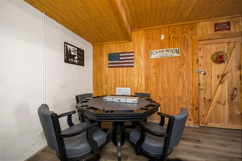 Gaming Tabling (serious poker of family fun)