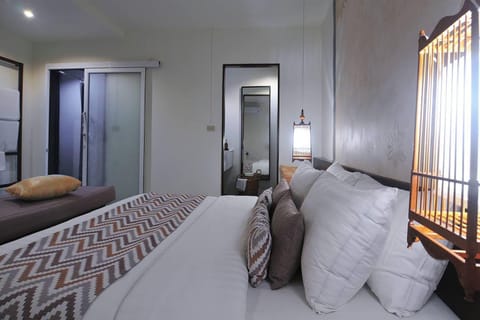 Superior Room | In-room safe, desk, free WiFi, bed sheets