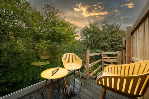 Outdoor terrace with seating for 2. There are an additional 2 chairs if required