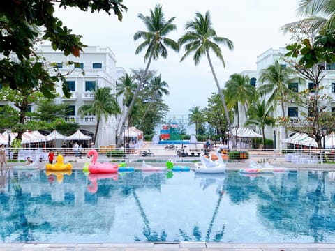 3 outdoor pools, sun loungers