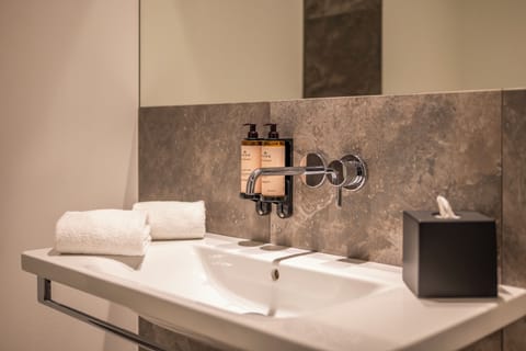 Superior Double Room | Bathroom | Free toiletries, hair dryer, towels, soap