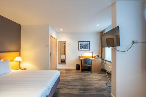 Basic Double Room | In-room safe, desk, laptop workspace, blackout drapes