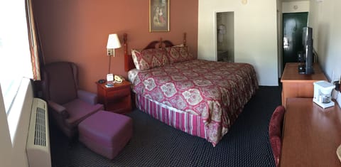 Standard Room, 1 King Bed, Non Smoking | Desk, iron/ironing board, free WiFi
