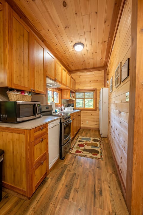 The Big Ledge | Private kitchen | Microwave, coffee/tea maker