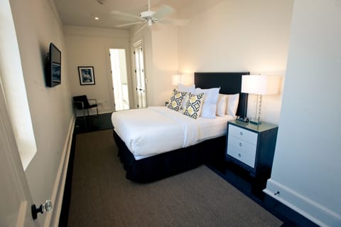 Executive Suite, 1 Bedroom, Kitchen | Premium bedding, down comforters, pillowtop beds, in-room safe