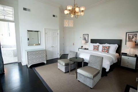 Suite, 1 King Bed | Premium bedding, down comforters, pillowtop beds, free minibar