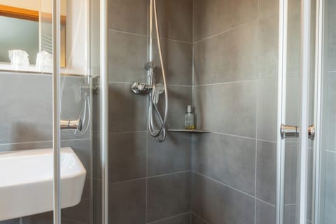 Shower, hair dryer, heated floors, towels