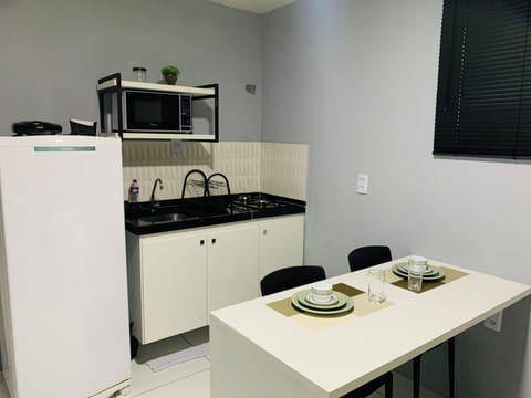 Studio Suite, 1 Bedroom, Kitchenette | Private kitchen | Full-size fridge, microwave, stovetop, cookware/dishes/utensils