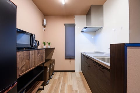 Sakura Non Smoking | Private kitchen | Full-size fridge, microwave, stovetop, rice cooker