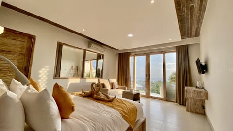 Luxury Room | Egyptian cotton sheets, premium bedding, pillowtop beds, free minibar
