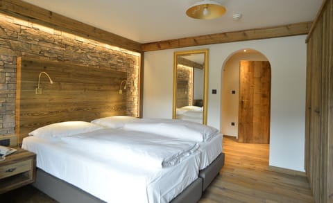 Doppelzimmer Deluxe Rosshütte | Hypo-allergenic bedding, minibar, in-room safe, desk