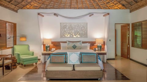 Luxury Villa, 1 King Bed (with Private Plunge Pool) | Egyptian cotton sheets, premium bedding, minibar, in-room safe
