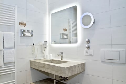 Comfort Room | Bathroom | Towels, soap, shampoo, toilet paper