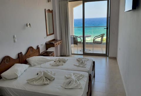 Standard Room with Sea View | Bed sheets