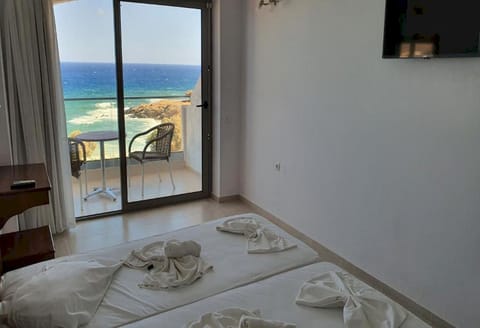 Standard Room with Sea View | Bed sheets