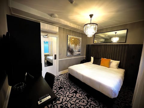 Delmonte Room | Premium bedding, minibar, desk, blackout drapes