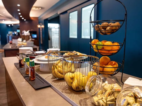 Daily buffet breakfast for a fee