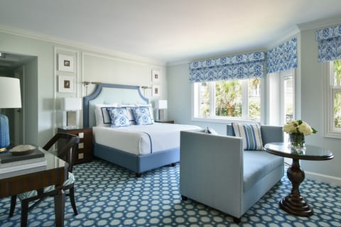 Standard Room, 1 King Bed, Partial Ocean View | Premium bedding, minibar, in-room safe, desk
